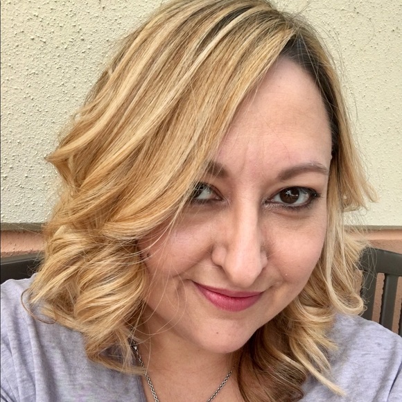 Meet your Posher, Cynthia - Picture 1 of 1